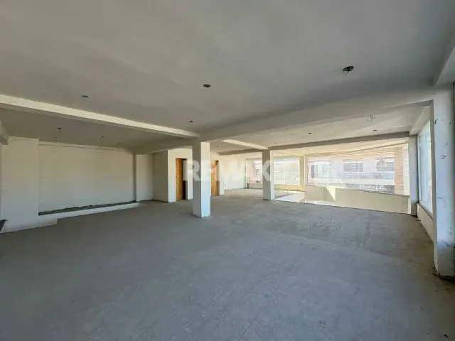 Local Comercial en obra blanca, Alquiler - 6