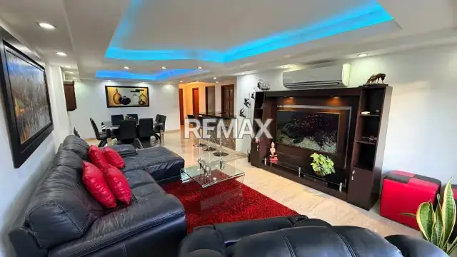 HERMOSO APARTAMENTO REMODELADO EN ALQUILER, LOMAS DE PRADOS DEL ESTE.