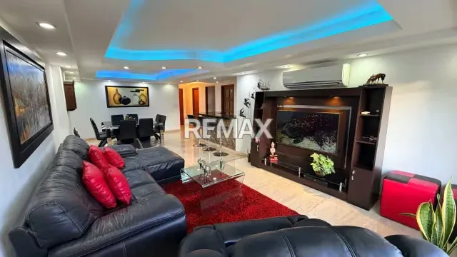 HERMOSO APARTAMENTO REMODELADO EN ALQUILER, LOMAS DE PRADOS DEL ESTE.