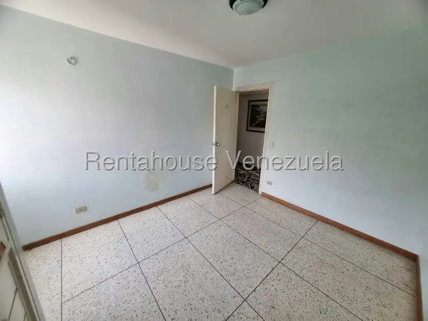 Apartamento (1 Nivel) en Venta en Colinas de Santa Monica, Distrito Metropolitano - 32