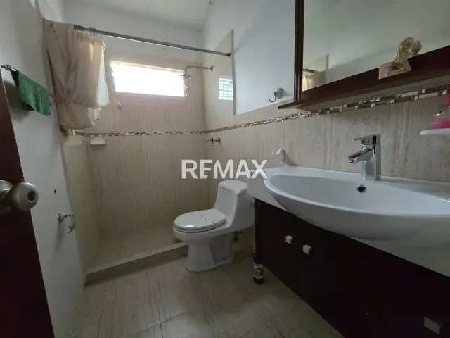 Amplia casa en venta amoblada - 10