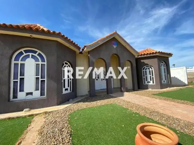 Casa en Venta en Urb. Terrzas del Club de Golf. Punto Fijo Estado Falcon