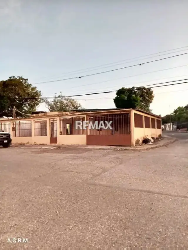 En Venta Casa En Esquina con terreno de 560 m² Cabudare La Mata