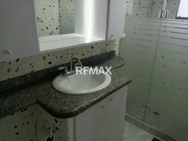 Moderno Apartamento Tipo PH Dúplex, en Venta Casco Central Lechería Venezuela Residencias Frailejón - 17