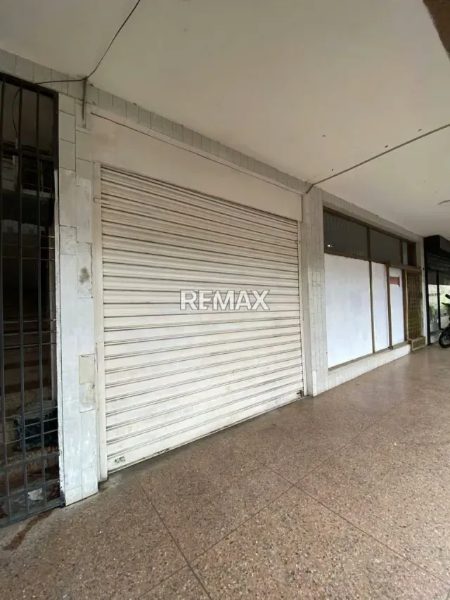 Local en C.C Las Tunas, Sector Las Lomas. N8. En Alquiler