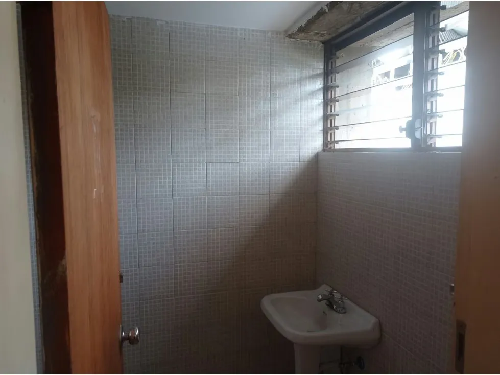 PARA REMODELAR OFC 450MTS2 . AV. FRANCISCO DE MIRANDA - 12