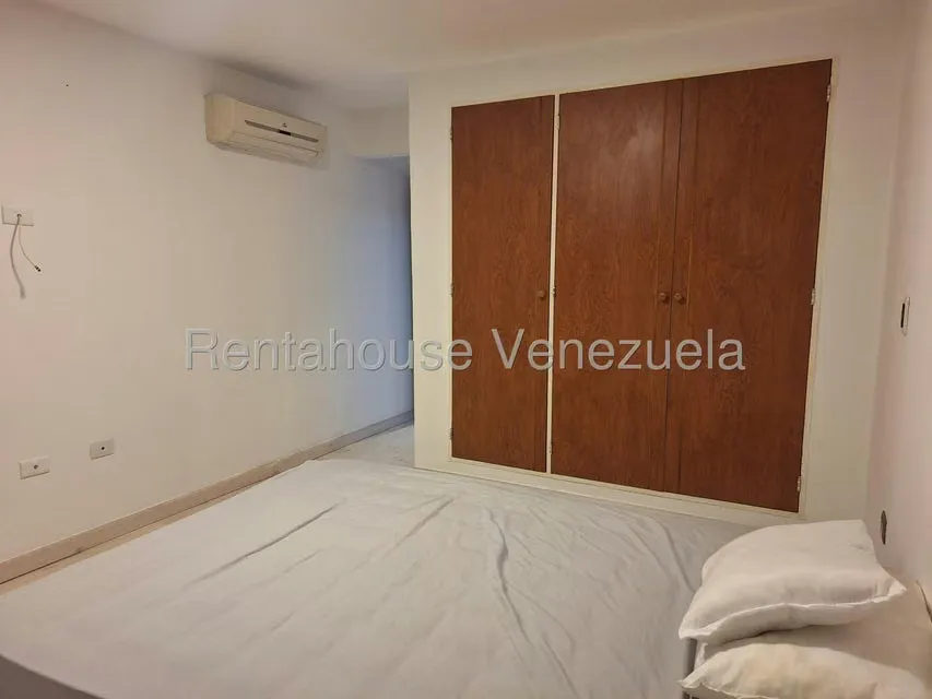 Apartamento (1 Nivel) en Alquiler en Colinas de La Tahona, Distrito Metropolitano - 13
