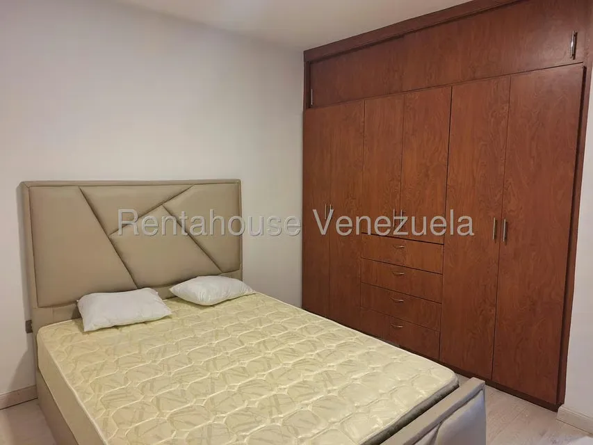 Apartamento (1 Nivel) en Alquiler en Colinas de La Tahona, Distrito Metropolitano - 16