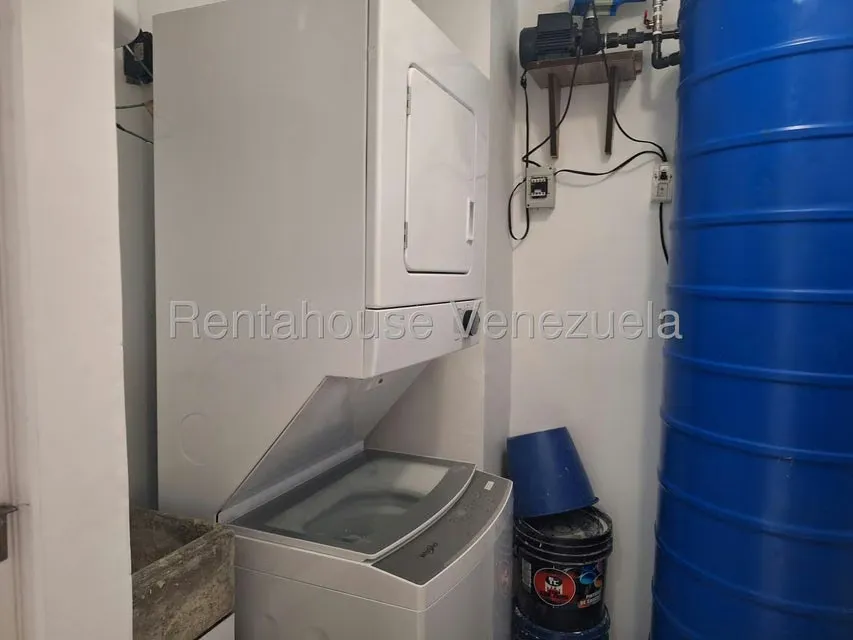 Apartamento (1 Nivel) en Alquiler en Colinas de La Tahona, Distrito Metropolitano - 23