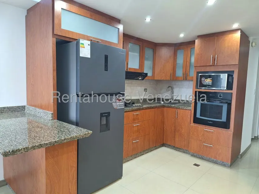 Apartamento (1 Nivel) en Alquiler en Colinas de La Tahona, Distrito Metropolitano - 4