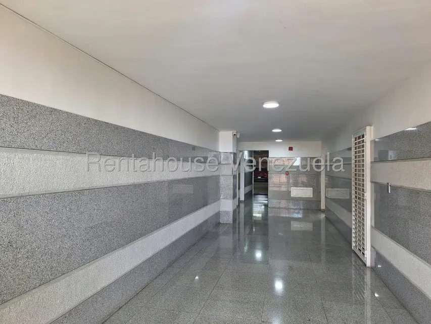 Apartamento (1 Nivel) en Alquiler en Colinas de La Tahona, Distrito Metropolitano - 36