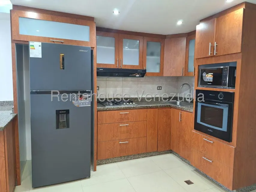 Apartamento (1 Nivel) en Alquiler en Colinas de La Tahona, Distrito Metropolitano - 5