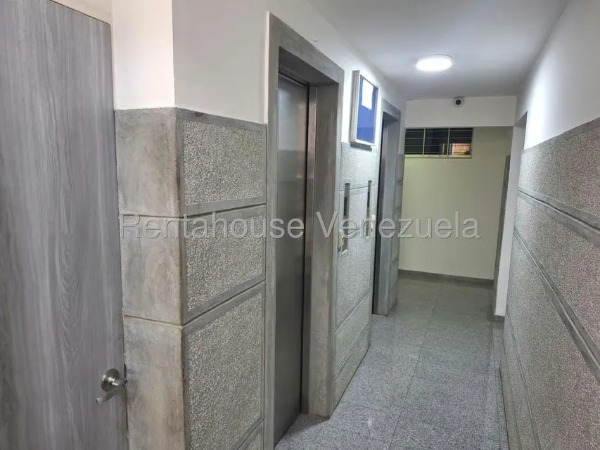 Apartamento (1 Nivel) en Alquiler en Colinas de La Tahona, Distrito Metropolitano - 43