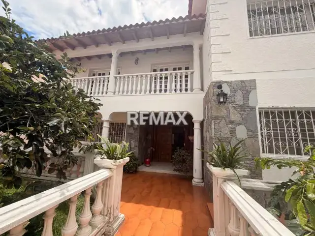 QUINTA DE LUJO EN EL PARAÍSO , LAS FUENTES, CALLE CERRADA