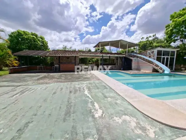 CASA EN VENTA EN EL SAFARI COUNTRY CLUB 2612 MTRS.