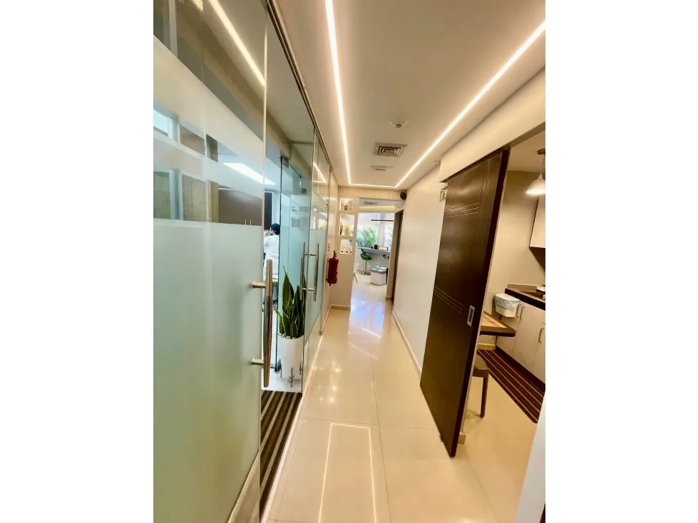 Se vende consultorio 114m2 El Rosal 6808 - 5