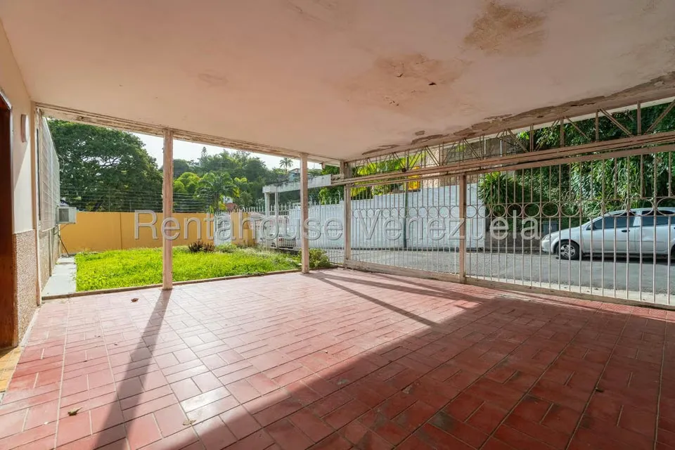 Casa (Multipes Niveles) en Venta en Prados del Este, Distrito Metropolitano - 23
