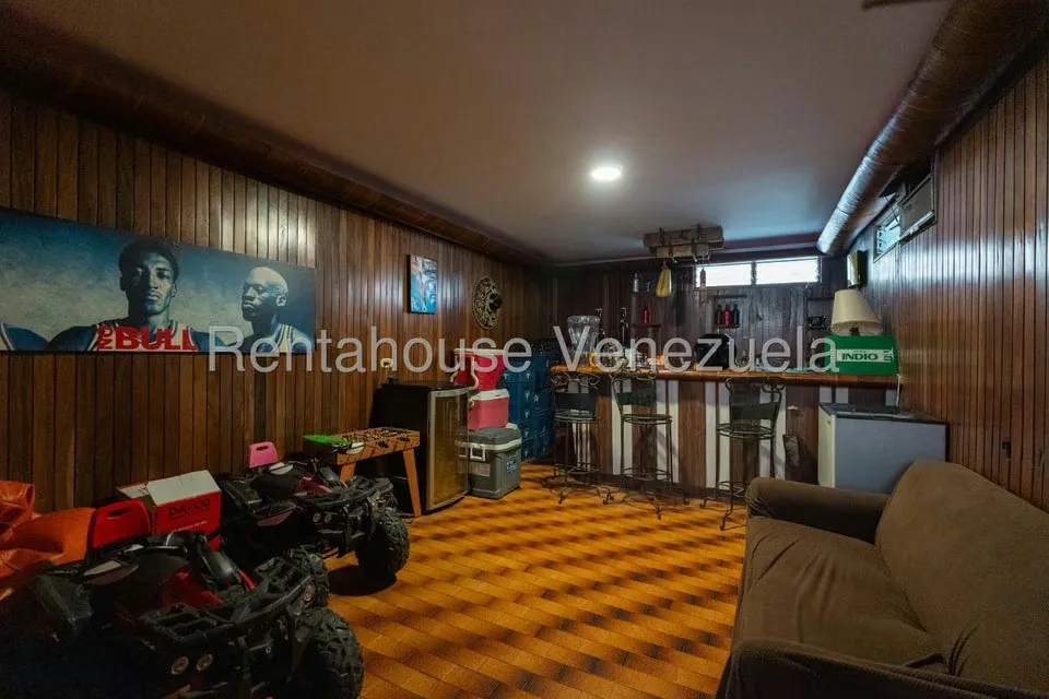 Casa (Multipes Niveles) en Venta en Prados del Este, Distrito Metropolitano - 27