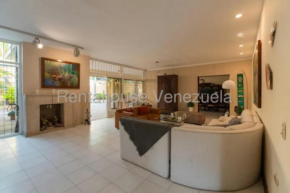 Casa (Multipes Niveles) en Venta en Prados del Este, Distrito Metropolitano - 28