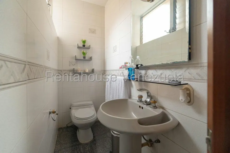 Casa (Multipes Niveles) en Venta en Prados del Este, Distrito Metropolitano - 38