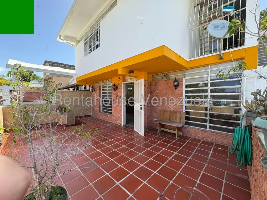 Casa (Duplex) en Venta en Baruta, Distrito Metropolitano - 2