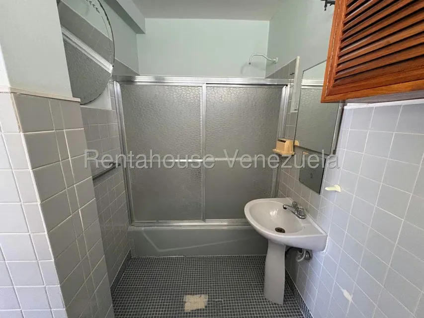 Casa (Duplex) en Venta en Baruta, Distrito Metropolitano - 24