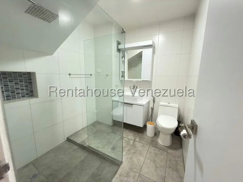 Apartamento (Multiples Niveles) en Alquiler en Colinas de Bello Monte, Distrito Metropolitano - 11