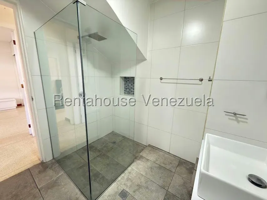 Apartamento (Multiples Niveles) en Alquiler en Colinas de Bello Monte, Distrito Metropolitano - 12