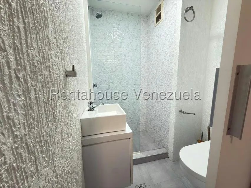 Apartamento (Multiples Niveles) en Alquiler en Colinas de Bello Monte, Distrito Metropolitano - 3