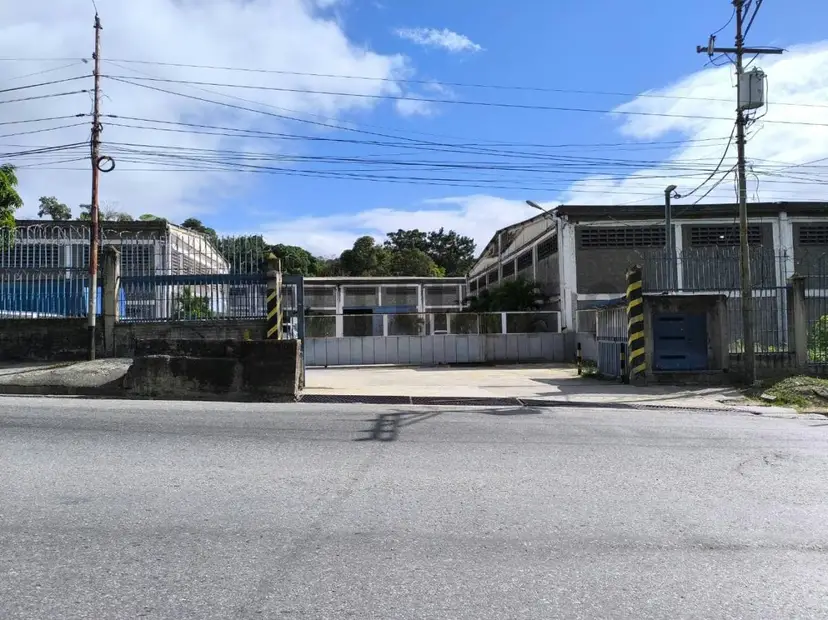 Venta de Galpón de 277,34 m² en Guatire