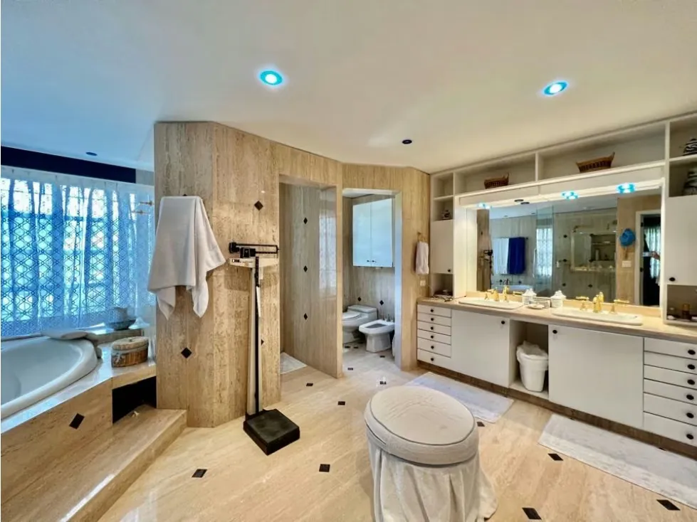 Se vende casa 812m2 4h+2s+anexo/8p/10b Los Chorros - 23