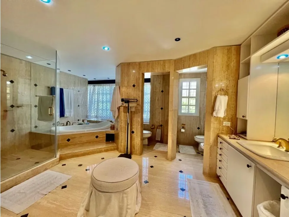 Se vende casa 812m2 4h+2s+anexo/8p/10b Los Chorros - 25