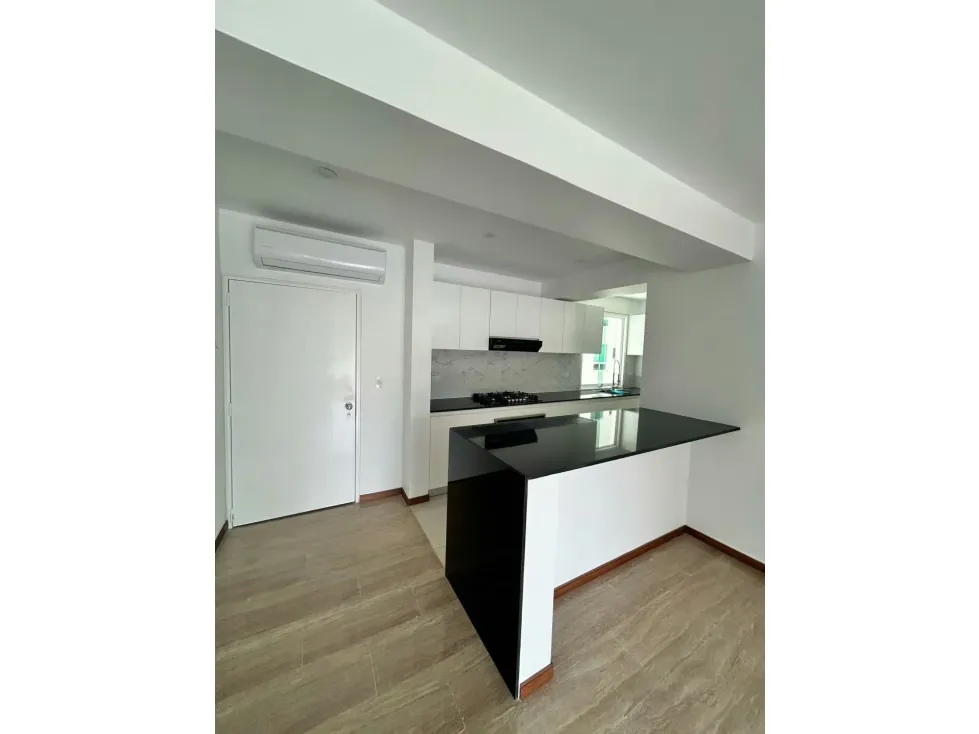 APARTAMENTO EN VENTA 133 M2-URB. LA LAGUNITA - 2