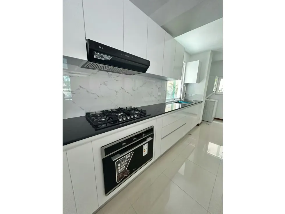 APARTAMENTO EN VENTA 133 M2-URB. LA LAGUNITA - 8