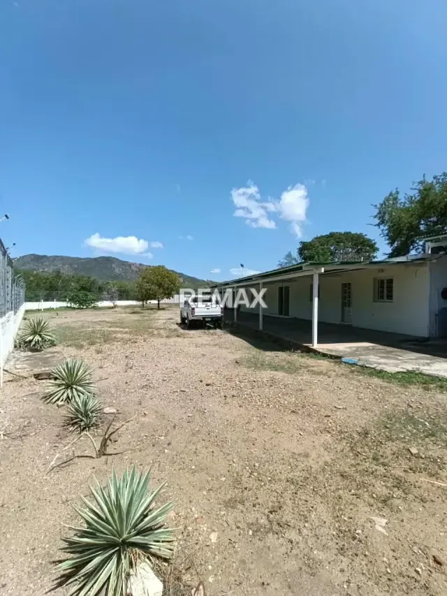 Casa Multifamiliar + 2 apartamento y terreno - 11