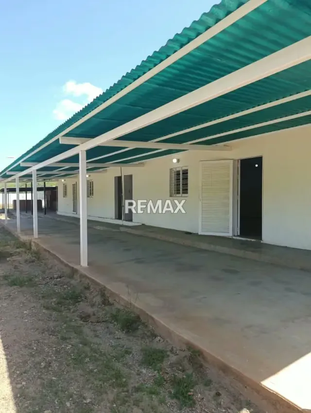 Casa Multifamiliar + 2 apartamento y terreno - 12