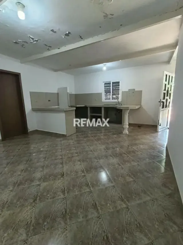 Casa Multifamiliar + 2 apartamento y terreno - 14