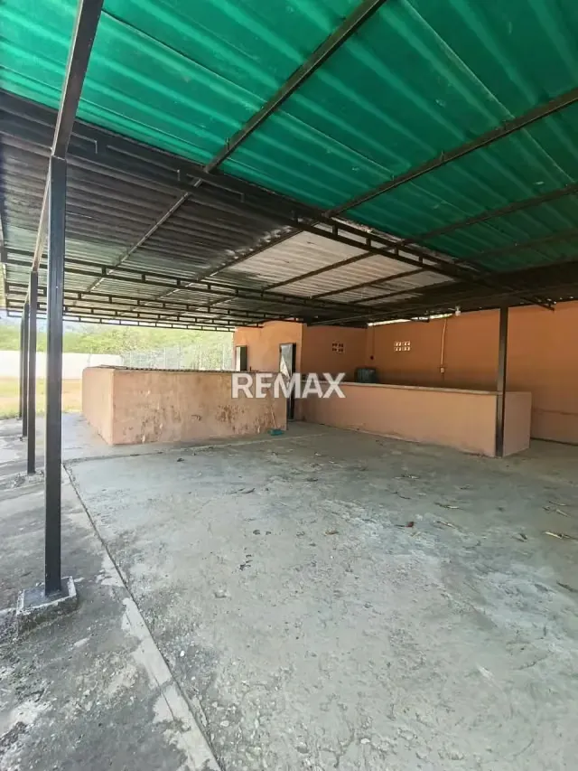Casa Multifamiliar + 2 apartamento y terreno - 15