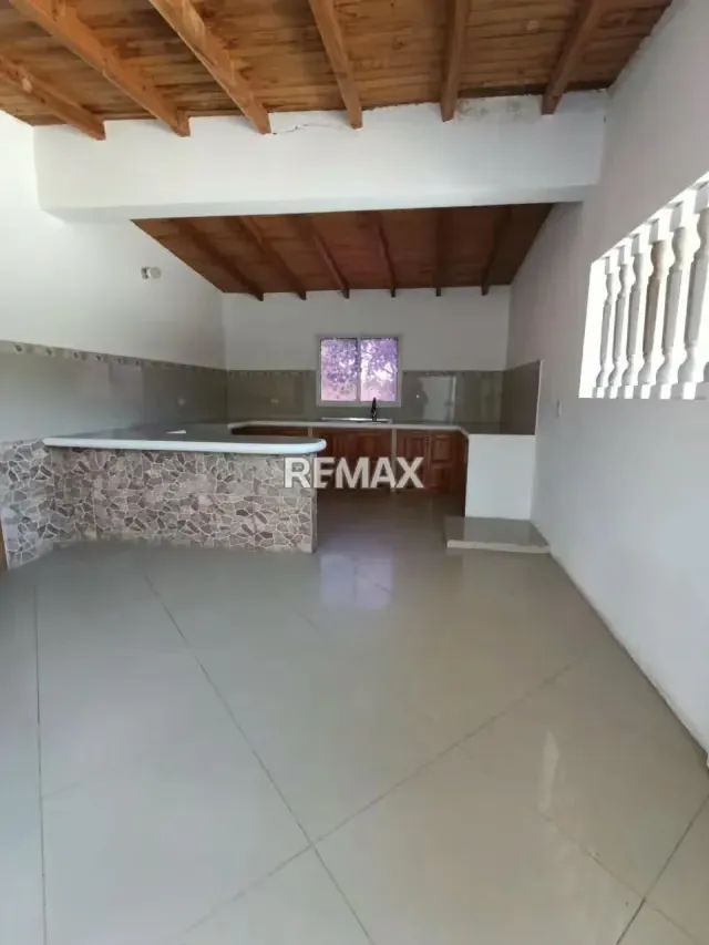 Casa Multifamiliar + 2 apartamento y terreno - 5