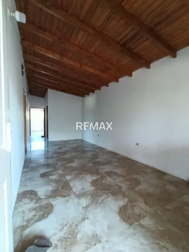 Casa Multifamiliar + 2 apartamento y terreno - 7