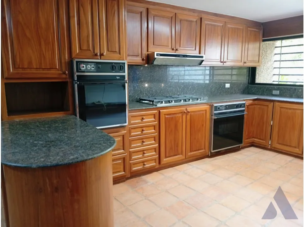 Alquilo fabuloso apartamento 411m2 5hab 6b 3p Los Chorros 9110 - 22