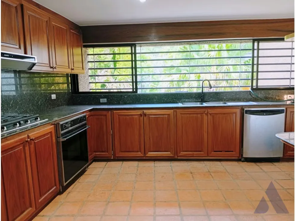 Alquilo fabuloso apartamento 411m2 5hab 6b 3p Los Chorros 9110 - 23