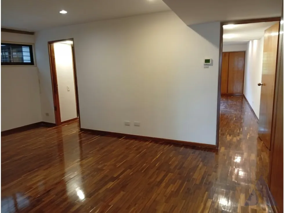 Alquilo fabuloso apartamento 411m2 5hab 6b 3p Los Chorros 9110 - 31