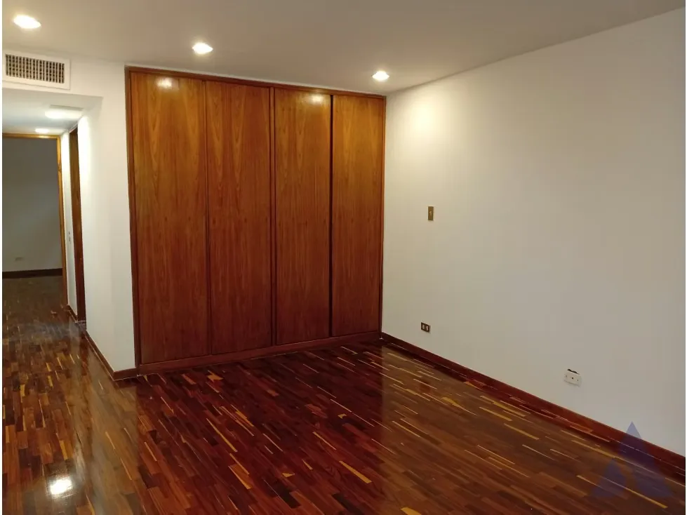 Alquilo fabuloso apartamento 411m2 5hab 6b 3p Los Chorros 9110 - 33