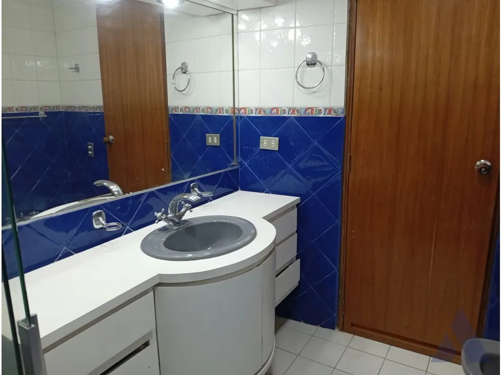 Alquilo fabuloso apartamento 411m2 5hab 6b 3p Los Chorros 9110 - 34