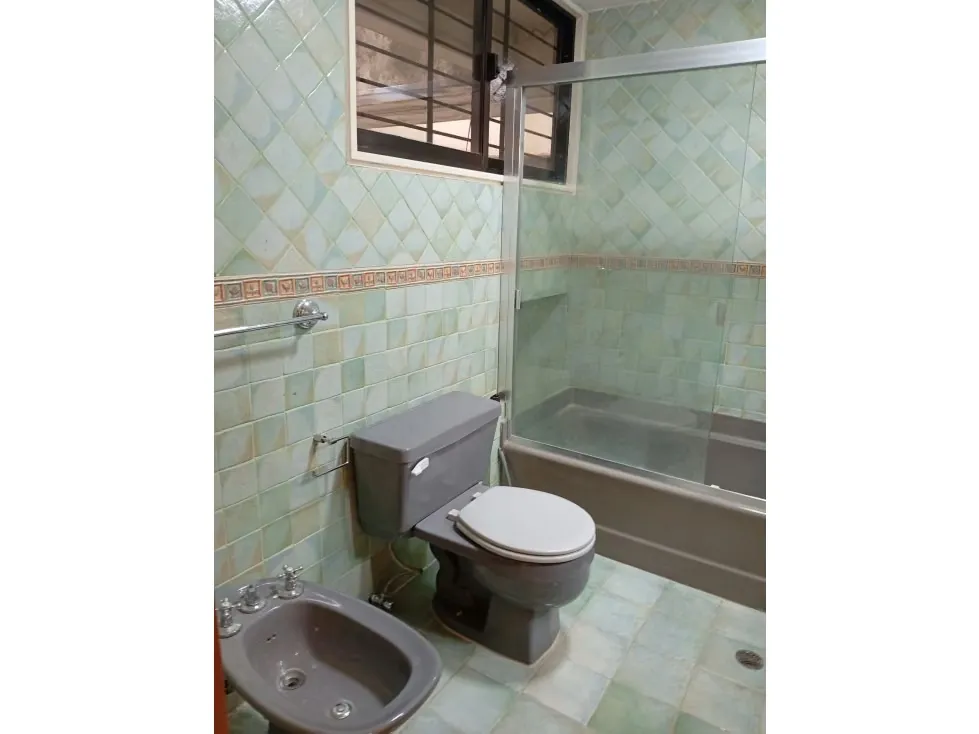 Alquilo fabuloso apartamento 411m2 5hab 6b 3p Los Chorros 9110 - 39