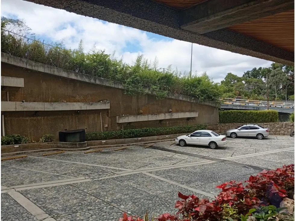 Alquilo fabuloso apartamento 411m2 5hab 6b 3p Los Chorros 9110 - 7