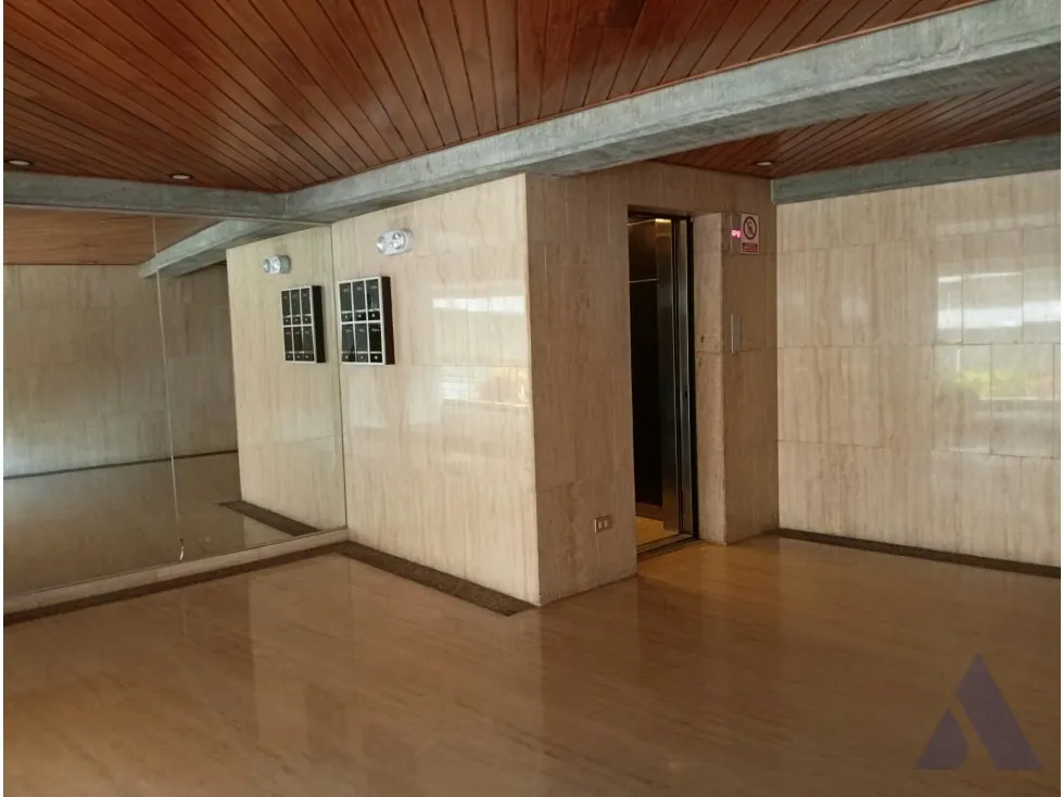 Alquilo fabuloso apartamento 411m2 5hab 6b 3p Los Chorros 9110 - 8