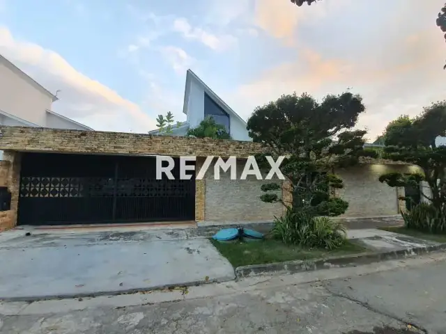 Bella Casa en Venta en Altos de Guataparo