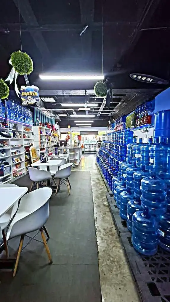 Se Vende punto comercial, local propio Ubicado en Av. 4 Bella Vista Maracaibo - 12